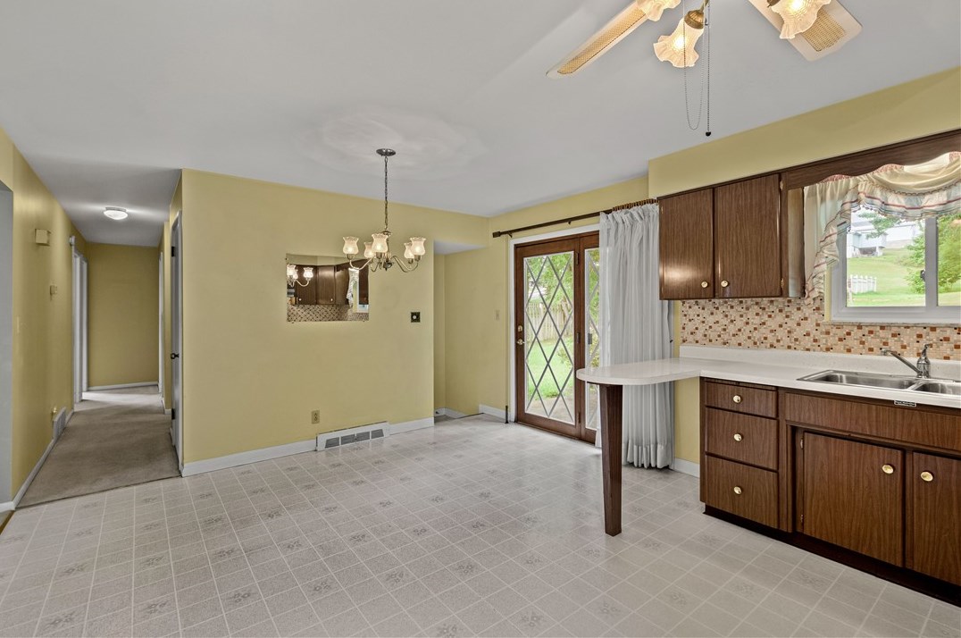 1435 Donnan Ave, Washington PA 15301-1742 exterior