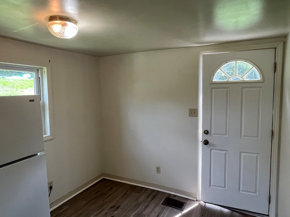 6 E Division St, Jeannette, PA 15644