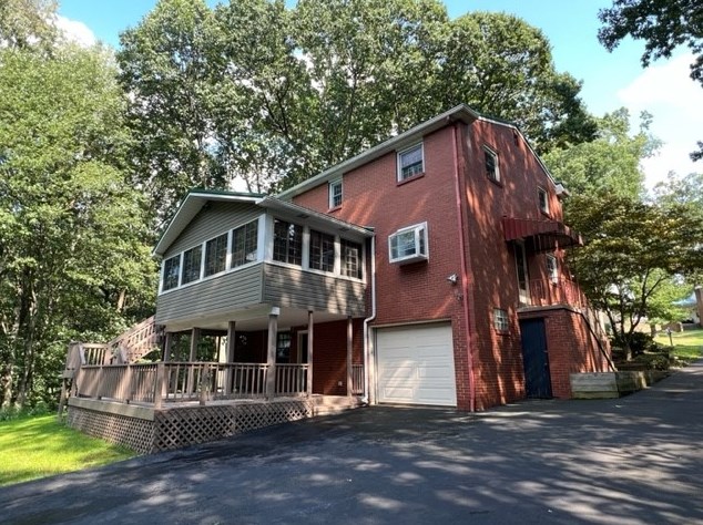 201 Woodbury Dr, Greensburg, PA 15601-5951