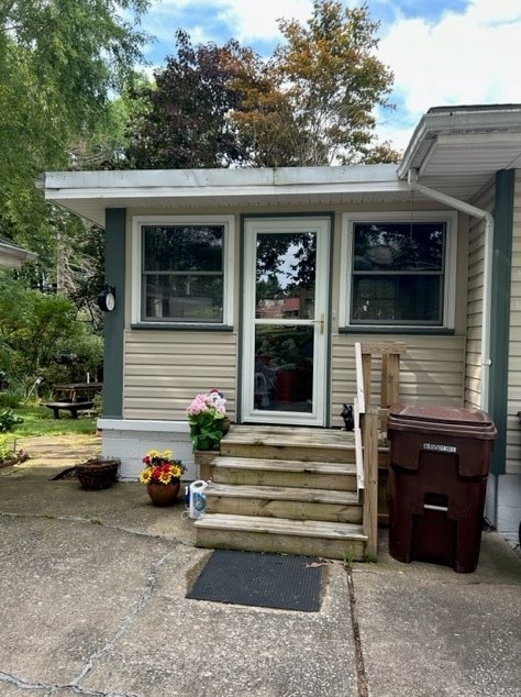 210 Patt Dr, Hermitage, PA 16121-1513
