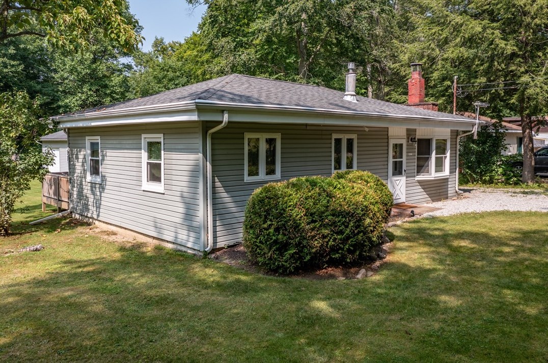 1246 Beach Dr, Linesville, PA 16424
