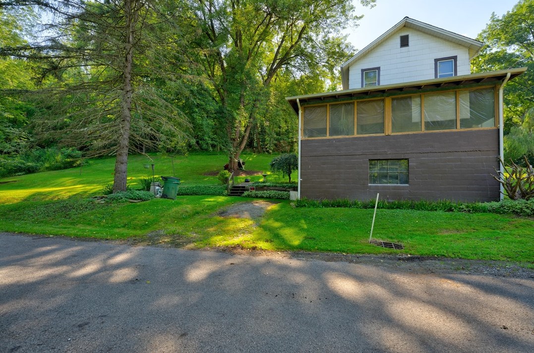 59 Seik Rd, Washington, PA 15301-8622