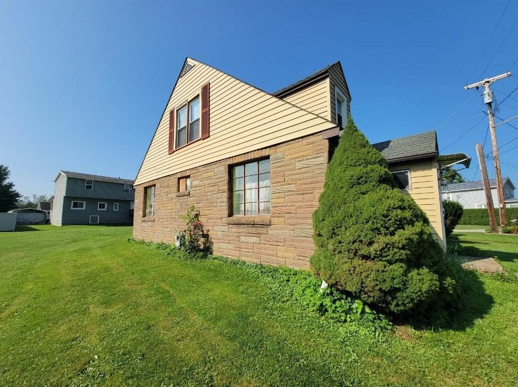 311 State Ave, Ellwood City, PA 16117-2427