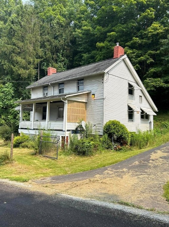 372 Center Gas Rd, Smock, PA 15480