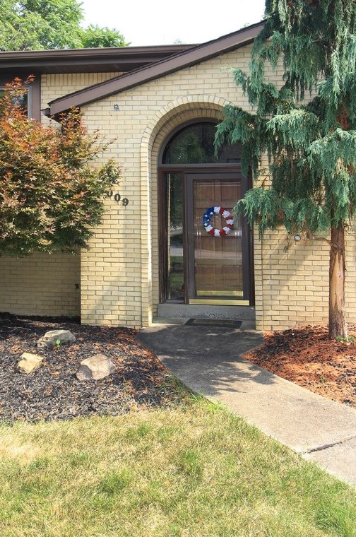 1009 Darcy Dr, Library, PA 15129