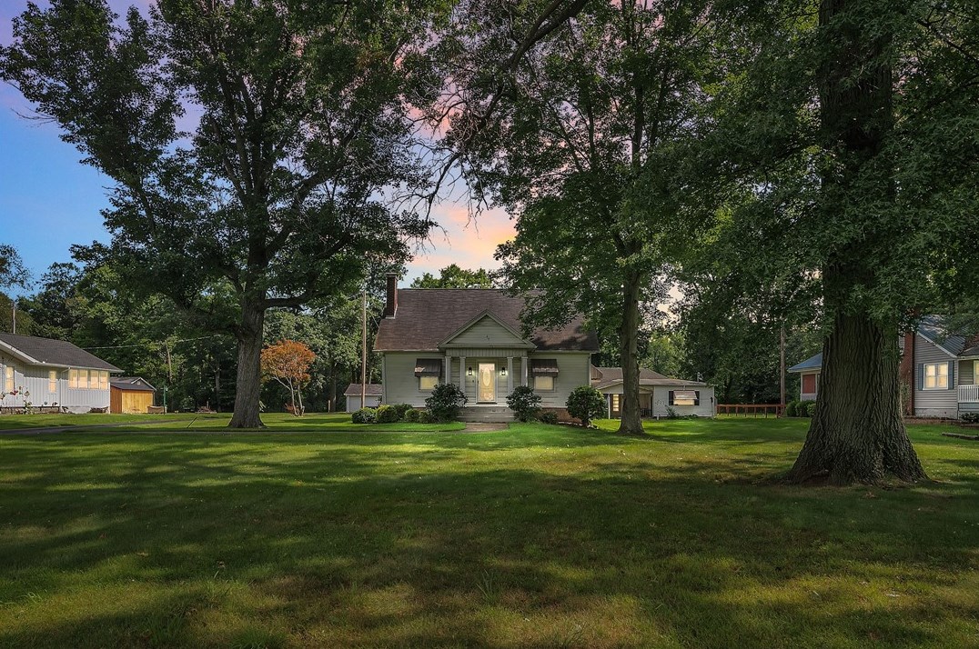 229 Country Club Dr, Ellwood City PA  16117-5007 exterior