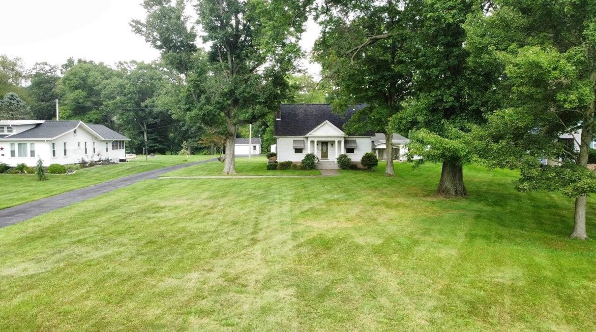 229 Country Club Dr, Ellwood City PA  16117-5007 exterior