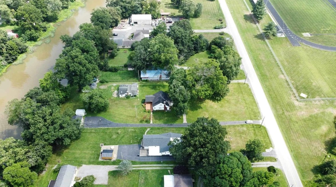 229 Country Club Dr, Ellwood City PA  16117-5007 exterior