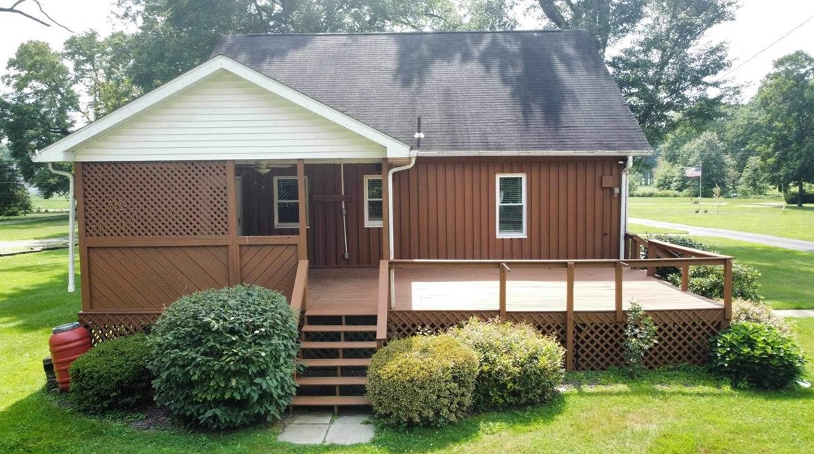 229 Country Club Dr, Ellwood City PA  16117-5007 exterior