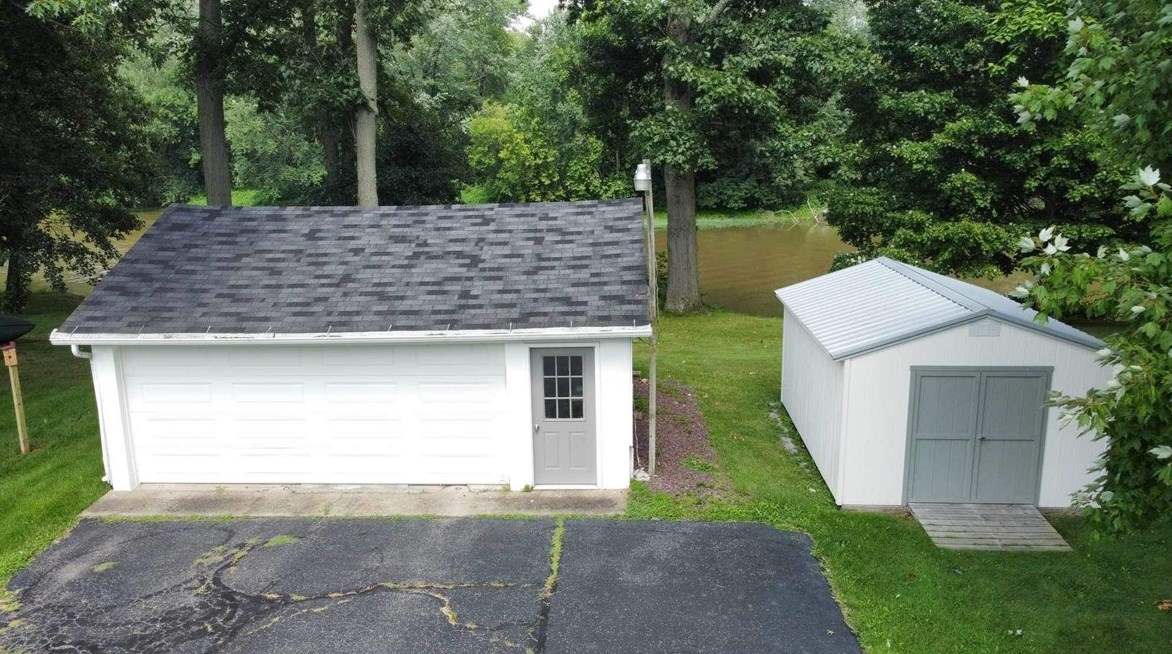 229 Country Club Dr, Ellwood City PA  16117-5007 exterior