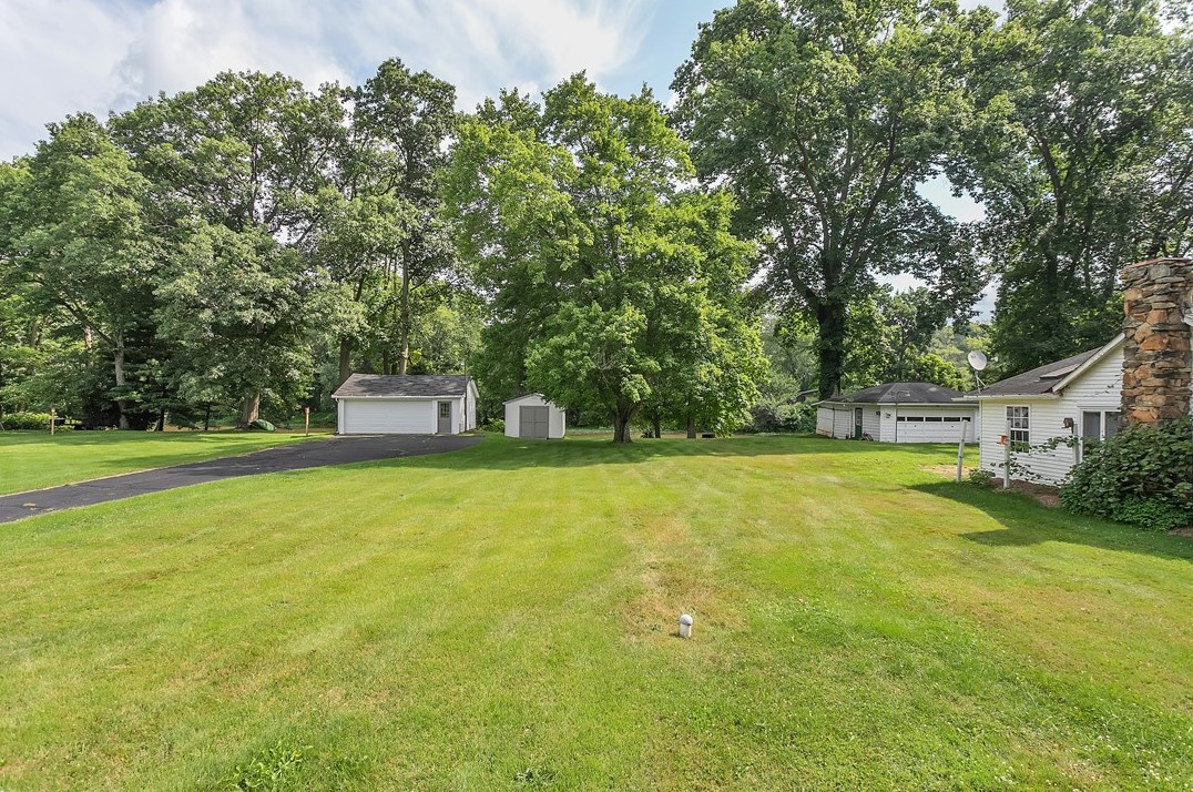 229 Country Club Dr, Ellwood City PA  16117-5007 exterior