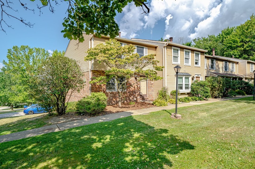 301 Quail Run Rd, Venetia, PA 15367-1111