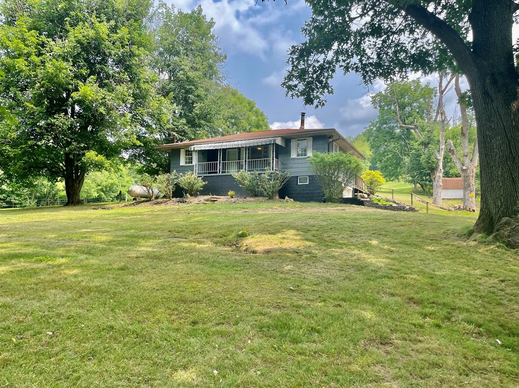 2330 Bridge Rd, Washington, PA 15301-8548