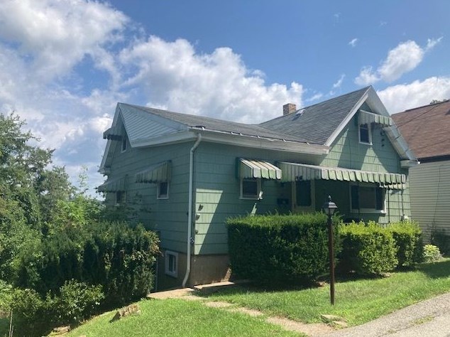712 Optic St, Monessen, PA 15062-2169