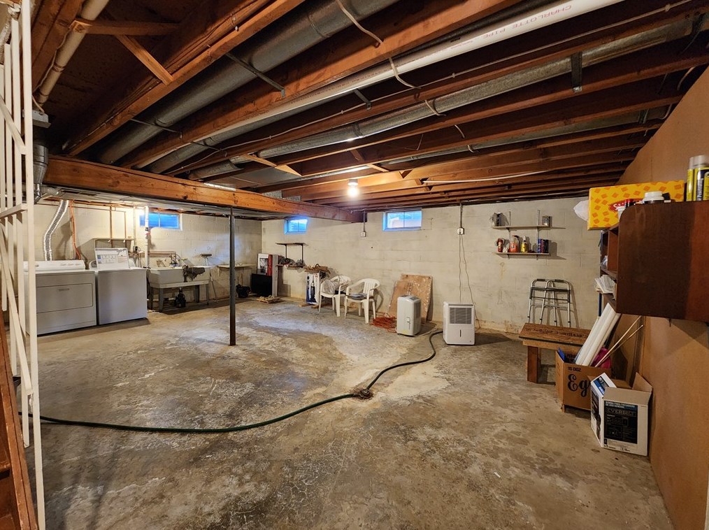 121 Latonka Dr, Mercer PA  16137-9361 exterior
