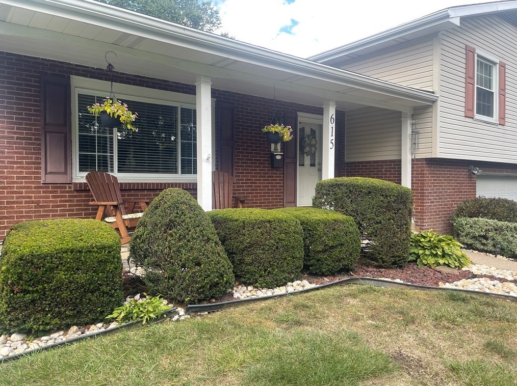 615 Vance Dr, New Kensington, PA 15068-3330