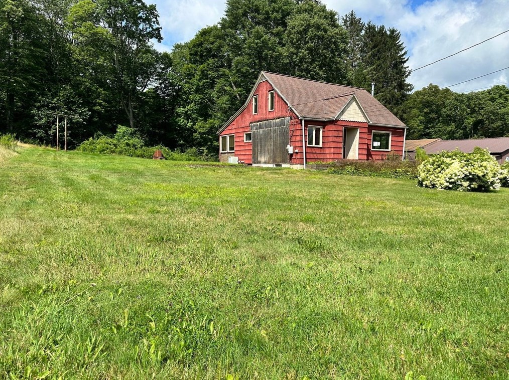 1880 Kittanning Pike, Petrolia, PA 16050-2318
