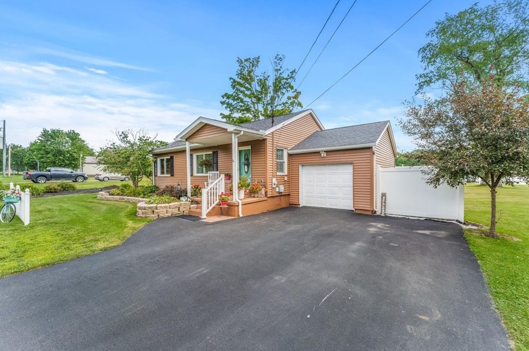 3788 N Hermitage Rd, Transfer, PA 16154