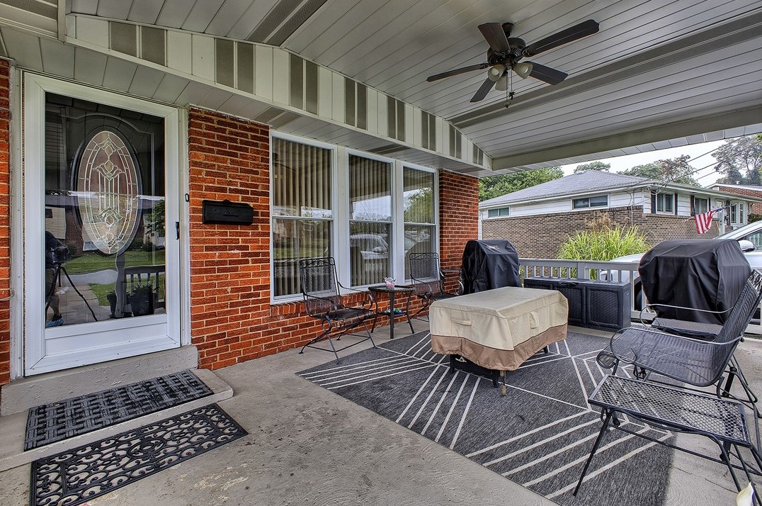 860 Quaker Dr, North Huntingdon, PA 15642