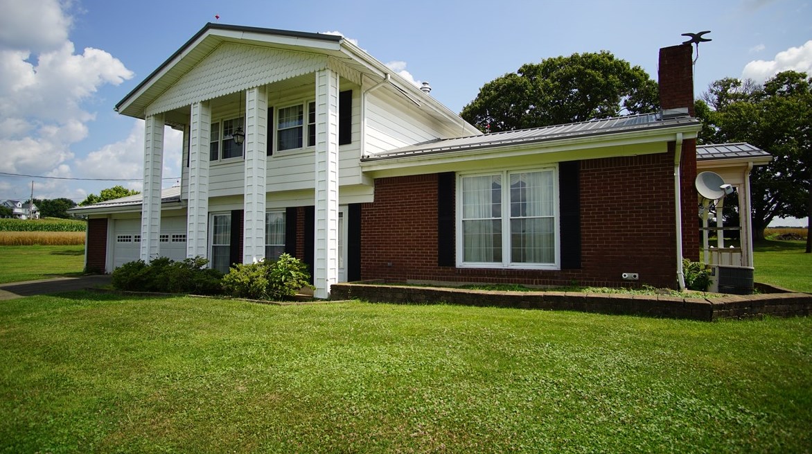 242 Furnace Run Rd, Freeport, PA 16229-1745