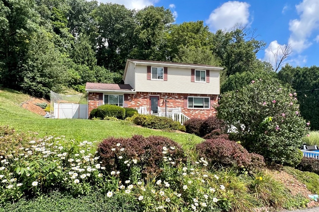 159 Skyview Dr, Greensburg, PA 15601