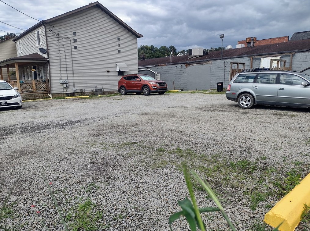 142 Liberty St, California, PA 15419