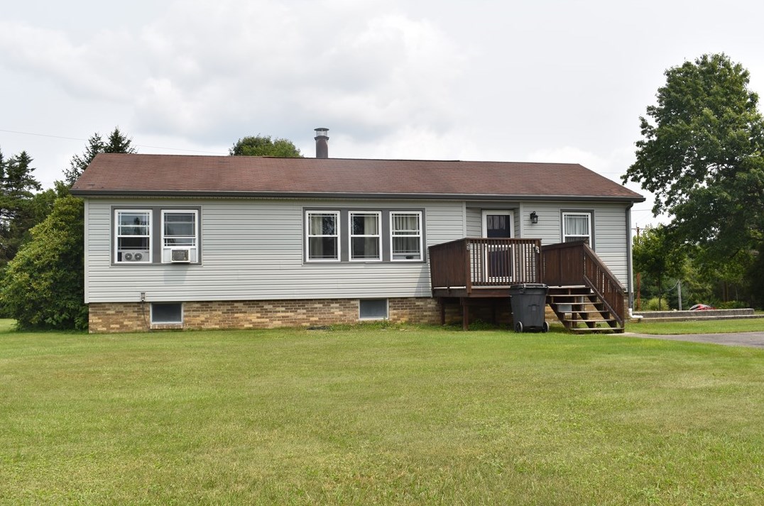 1609 Crestview Dr, Somerset, PA 15501