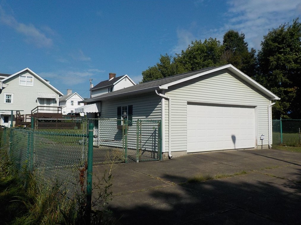 108 Water St, Grays Landing, PA 15461-1857