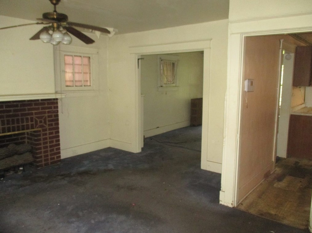809 6th St, Rankin, PA 15104-2305