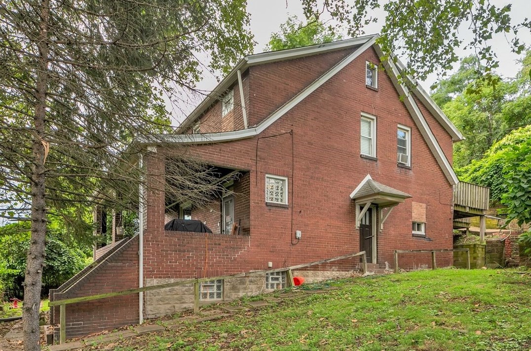 1701 Brinton Ave, Rankin, PA 15104-3005