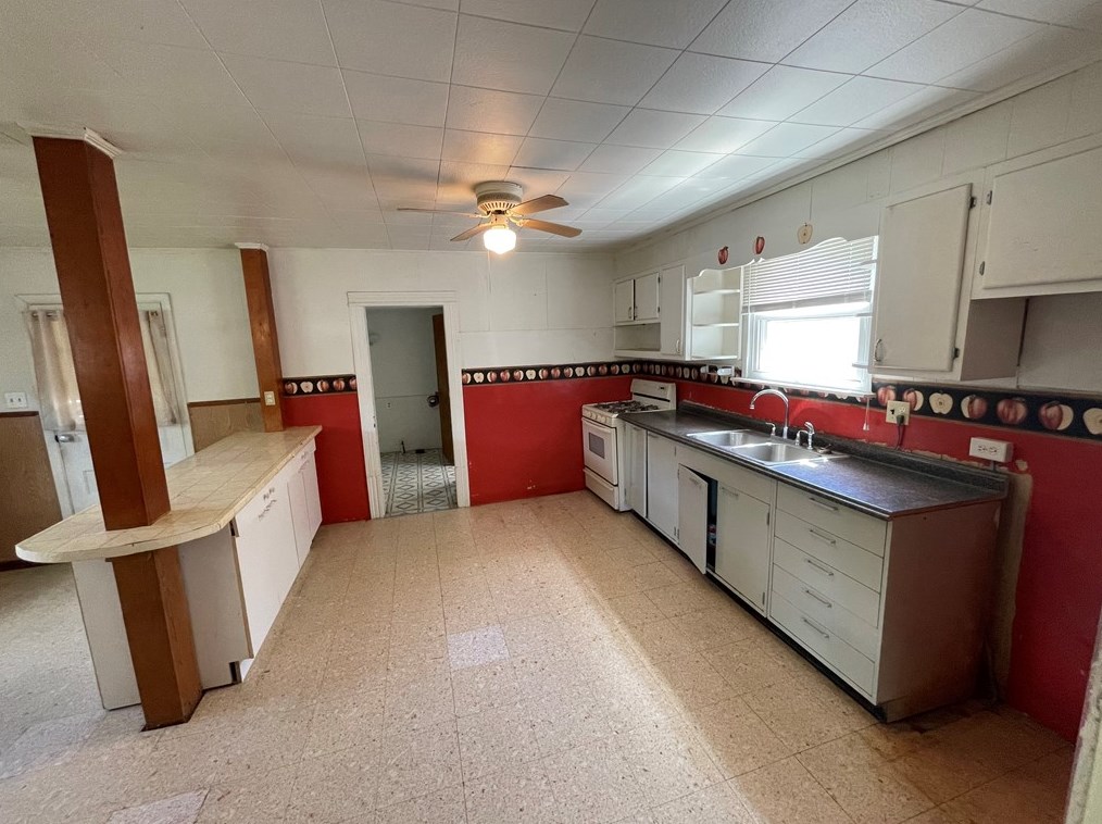 2209 Gilmore St, New Castle PA  16102-1724 exterior