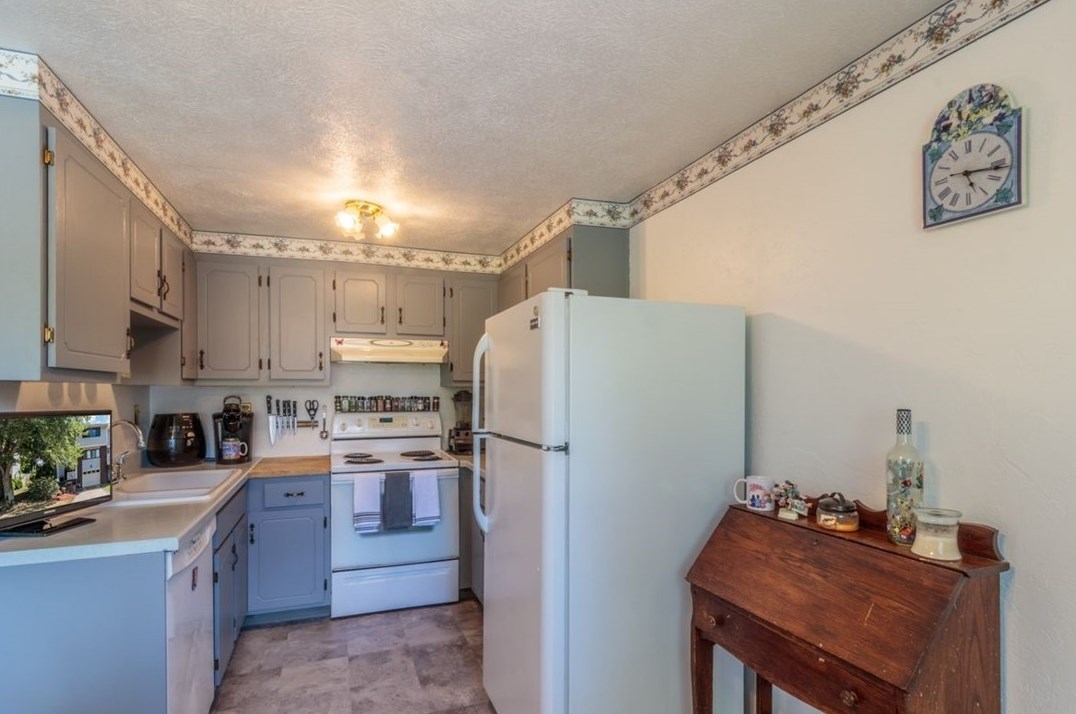 636 Deer Watch Rd, Bridgeville PA  15017-1149 exterior