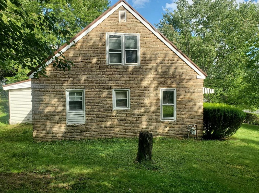 119 Forrest St, Petrolia, PA 16050-0095