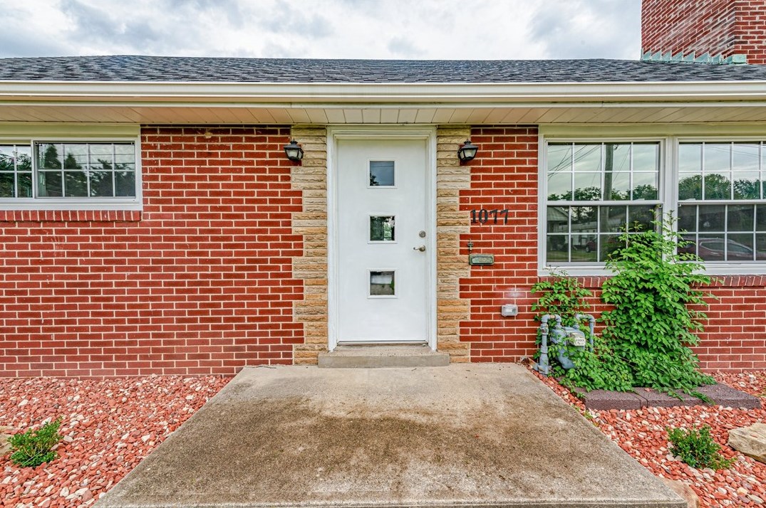 1077 Martin Ave, New Kensington, PA 15068-5017