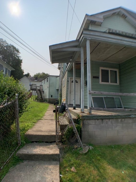 152 W 11th Ave, Whitaker, PA 15120