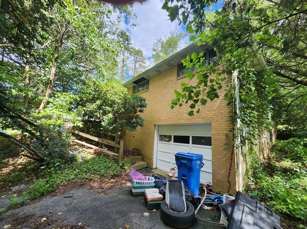 351 Buttermilk Hollow Rd, North Huntingdon, PA 15642