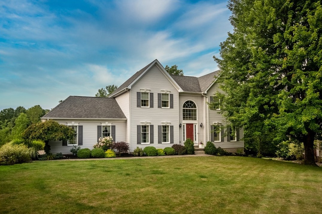 1283 Foxwood Dr, Hermitage, PA 16148