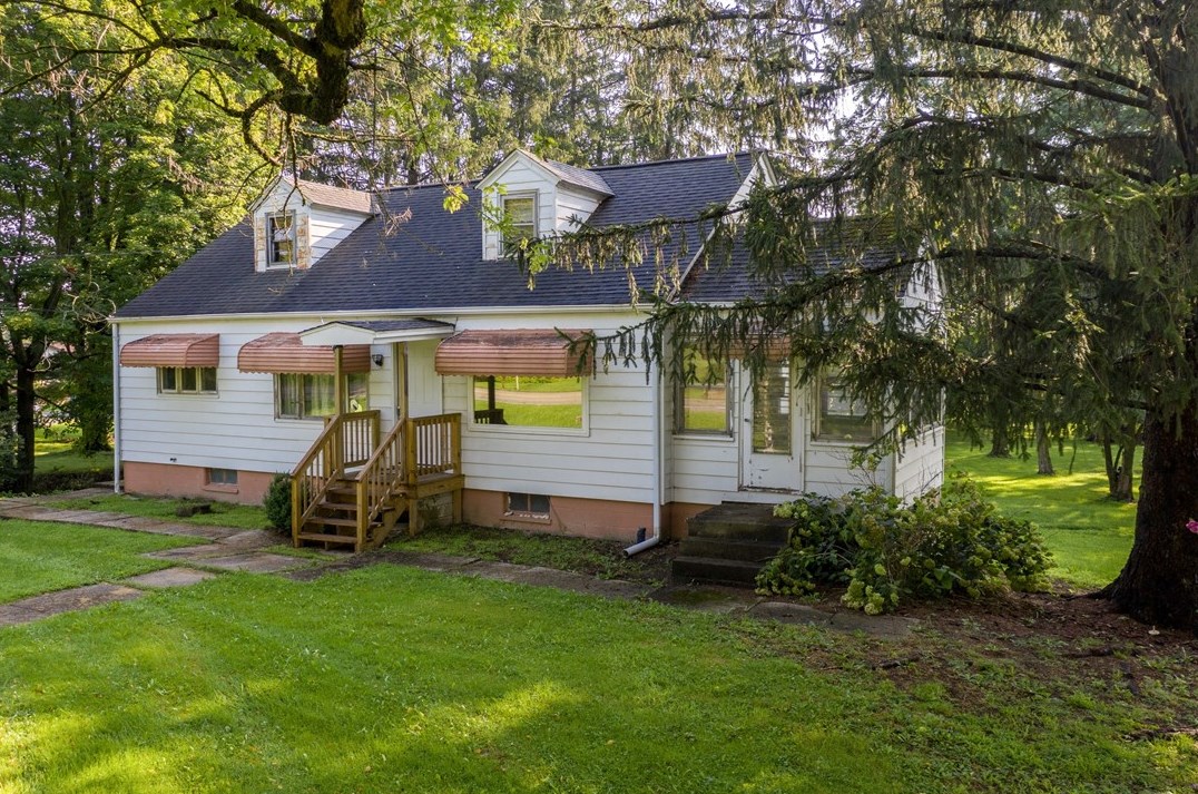 4068 Main St, Adamsville, PA 16110