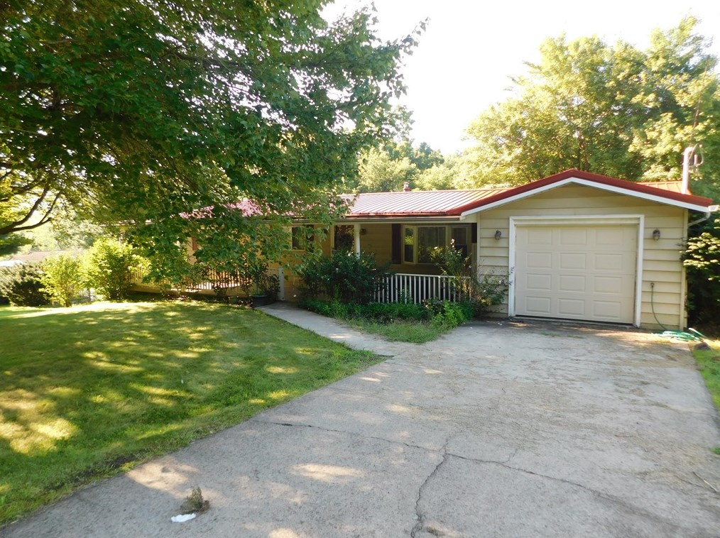 680 Coolspring St, Oliphant Furnace, PA 15401-4521