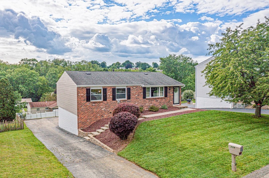 134 Tippecanoe Dr, Greensburg, PA 15601-4938