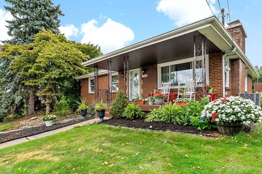 718 4th St, North Versailles, PA 15137-1208