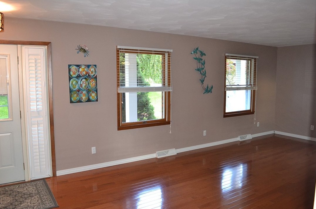 10 Susan Dr, Indiana, PA 15701-2205