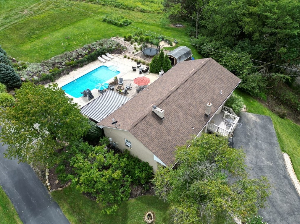 8076 Franklin Rd, Evans City, PA 16033