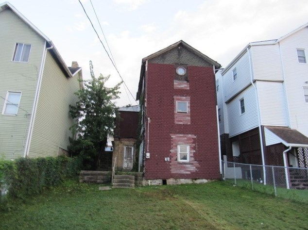 302 Washington St, Mount Pleasant, PA 15666