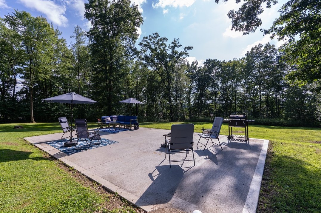 2279 Leesburg Grove City Rd, Mercer, PA 16137-3909