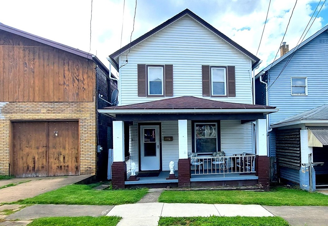 714 Holland St, Vandergrift, PA 15690