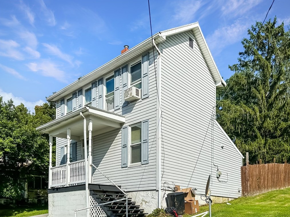 201 Elm St, Claysville, PA 15323