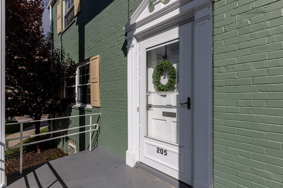 205 Plymouth Sq, Pittsburgh, PA 15237