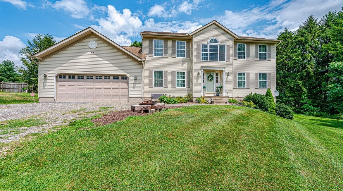 129 Hilltop Dr, Apollo, PA 15613