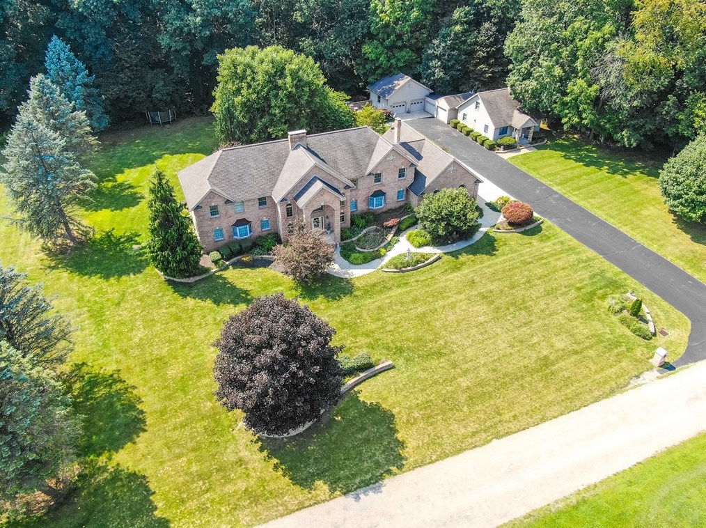 147 James Cir, New Castle, PA 16102